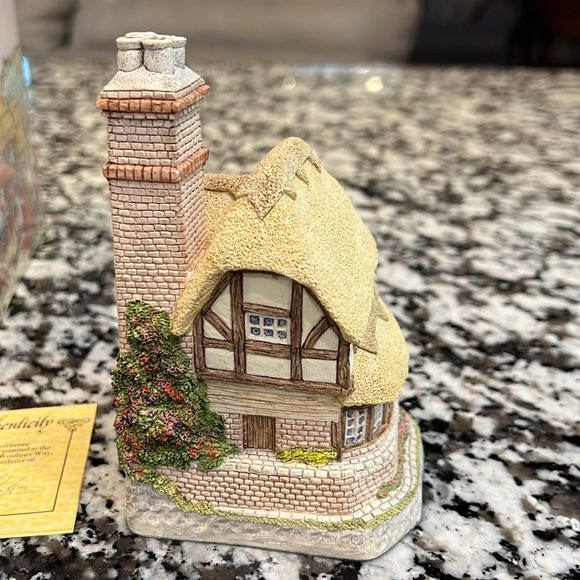 David Winter Cottages Audrey’s Tea Room - Picture 4 of 6